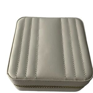 Maria Small Zip Jewelry Case Off White